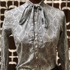 GAP button down top
